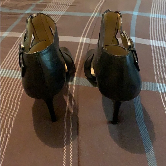 Shoes - Picture 3 of 4